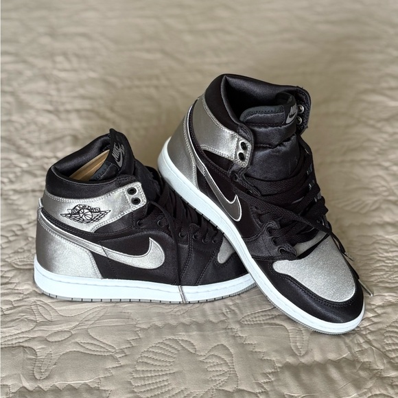 Jordan Women Retro 1 High OG Color Black/White/Grey size 8.5 - Picture 2 of 11